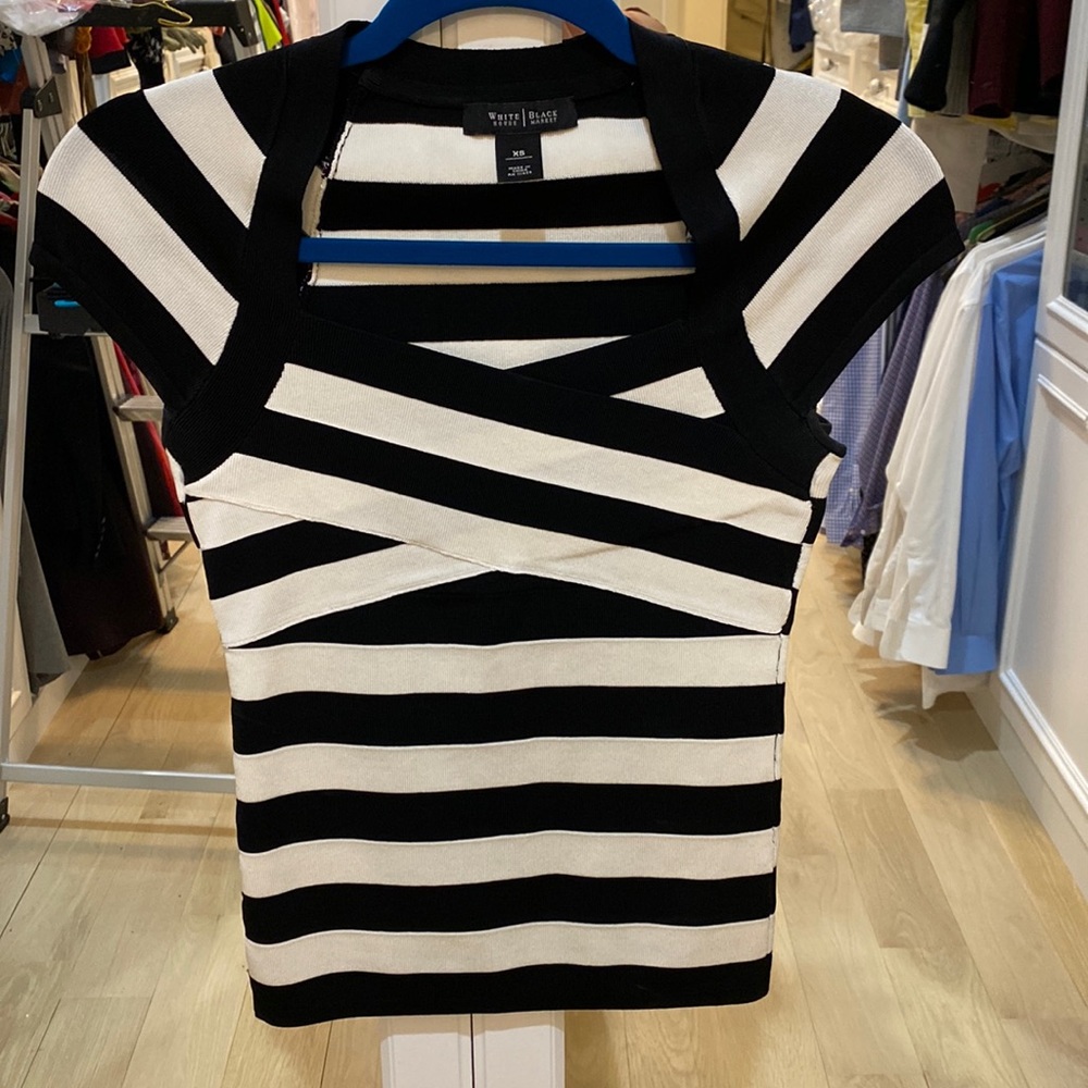 White House black market top -like new